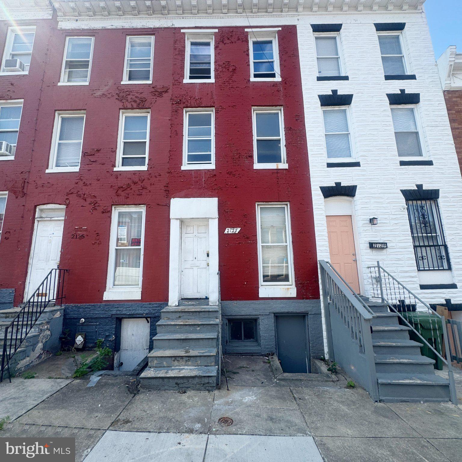 2127 HOLLINS STREET