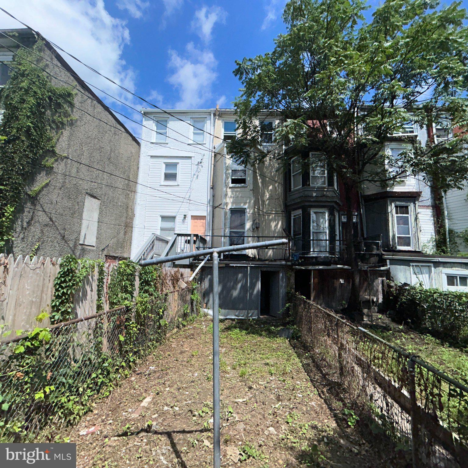 2127 HOLLINS STREET
