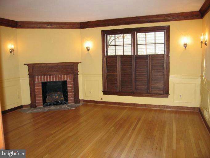 KINGS MANOR - Residential Lease