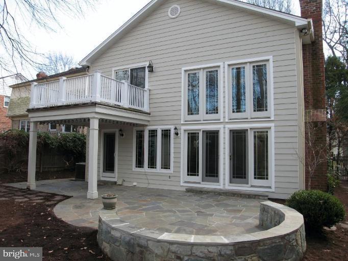 KINGS MANOR - Residential Lease