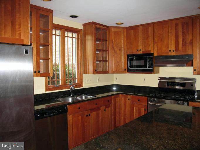 KINGS MANOR - Residential Lease