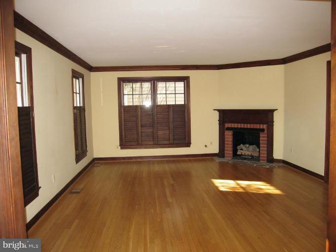 KINGS MANOR - Residential Lease