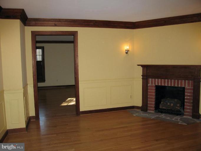 KINGS MANOR - Residential Lease