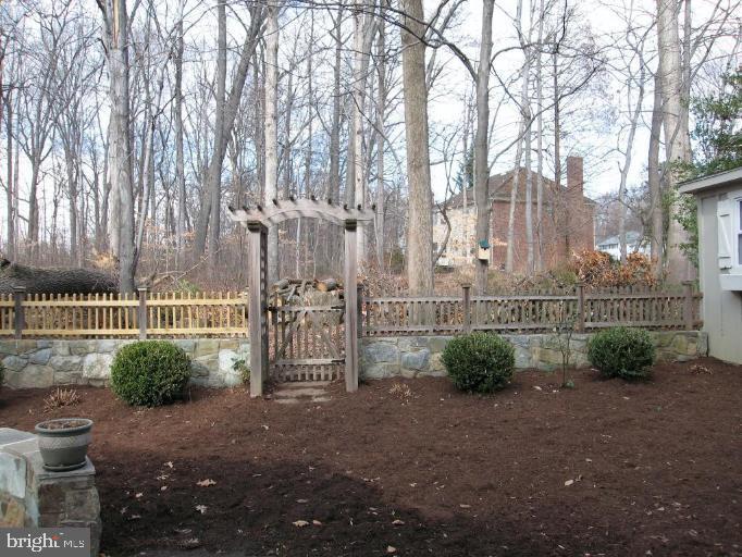 KINGS MANOR - Residential Lease