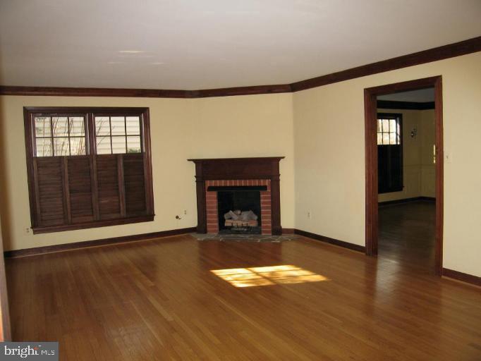 KINGS MANOR - Residential Lease