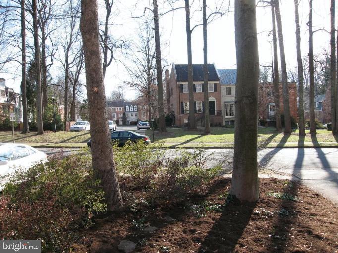 KINGS MANOR - Residential Lease