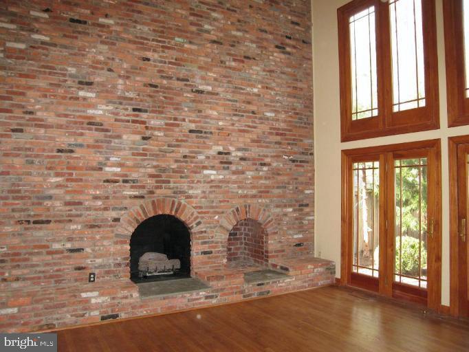 KINGS MANOR - Residential Lease