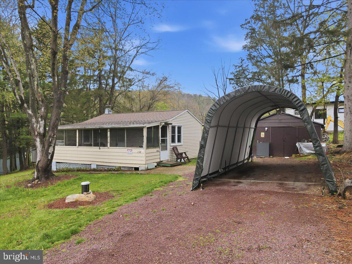 KINGSWOOD LAKE - Residential