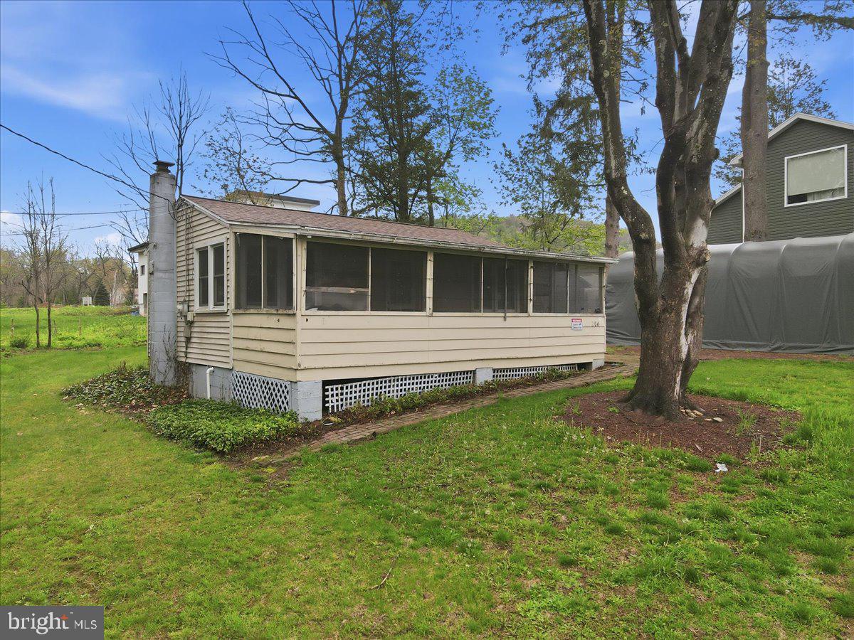 KINGSWOOD LAKE - Residential