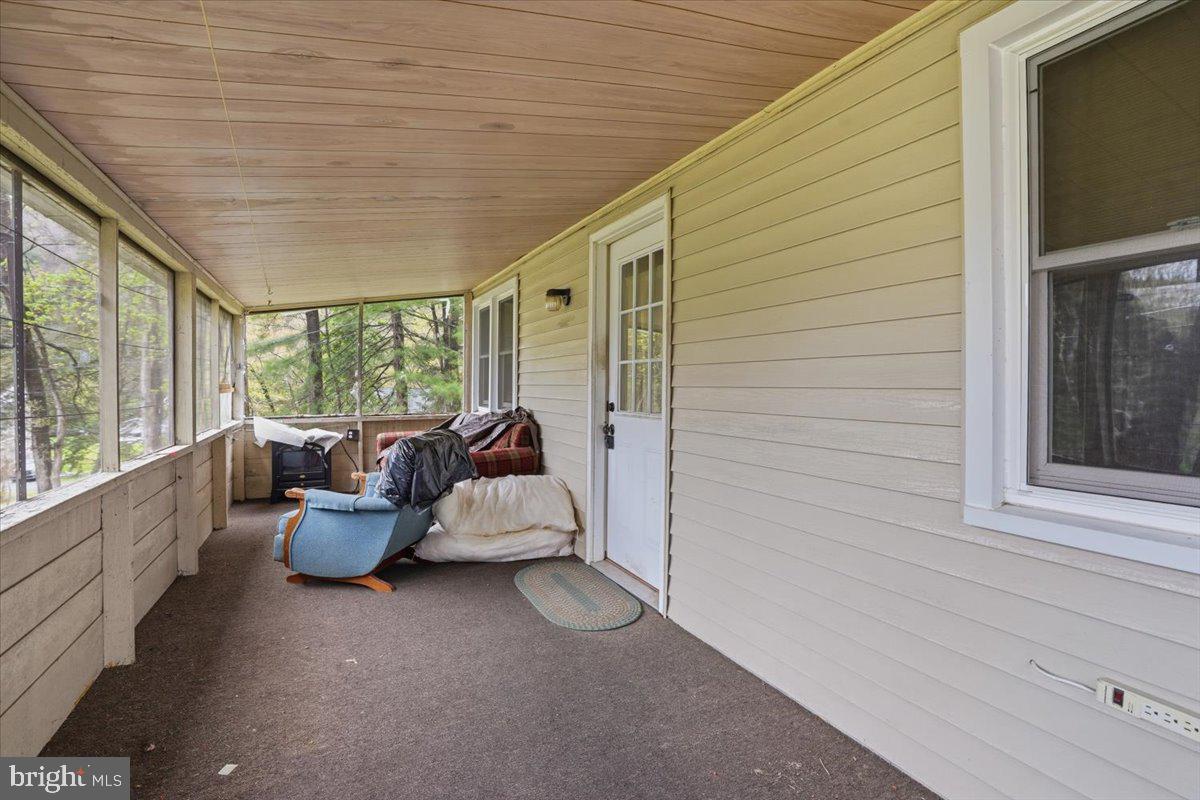 KINGSWOOD LAKE - Residential
