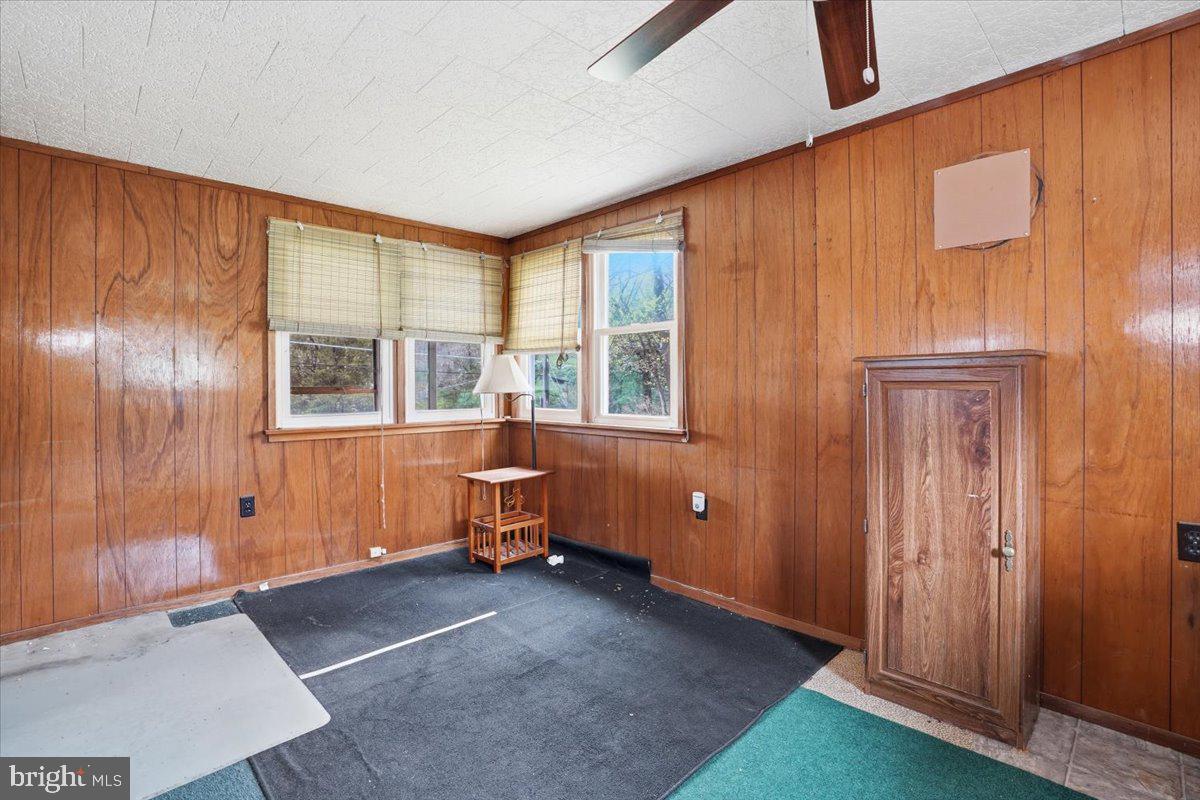 KINGSWOOD LAKE - Residential