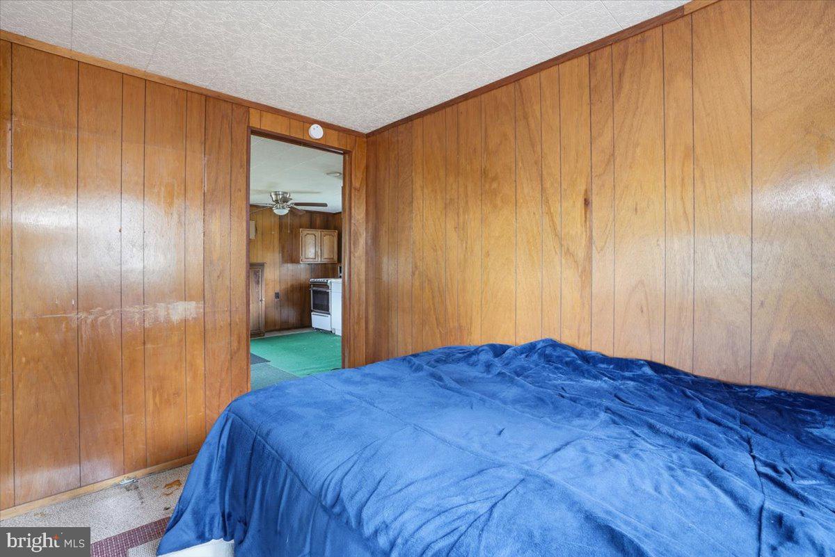 KINGSWOOD LAKE - Residential