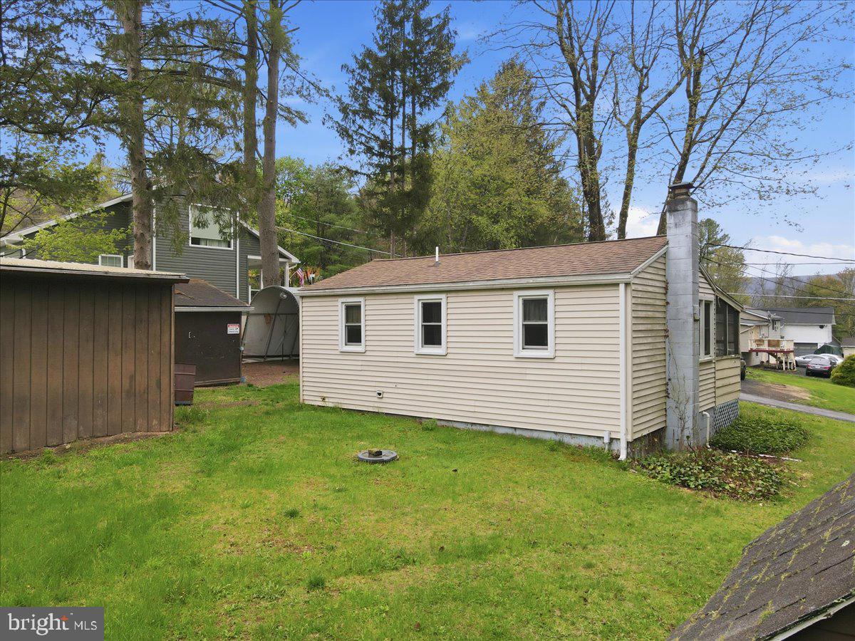KINGSWOOD LAKE - Residential