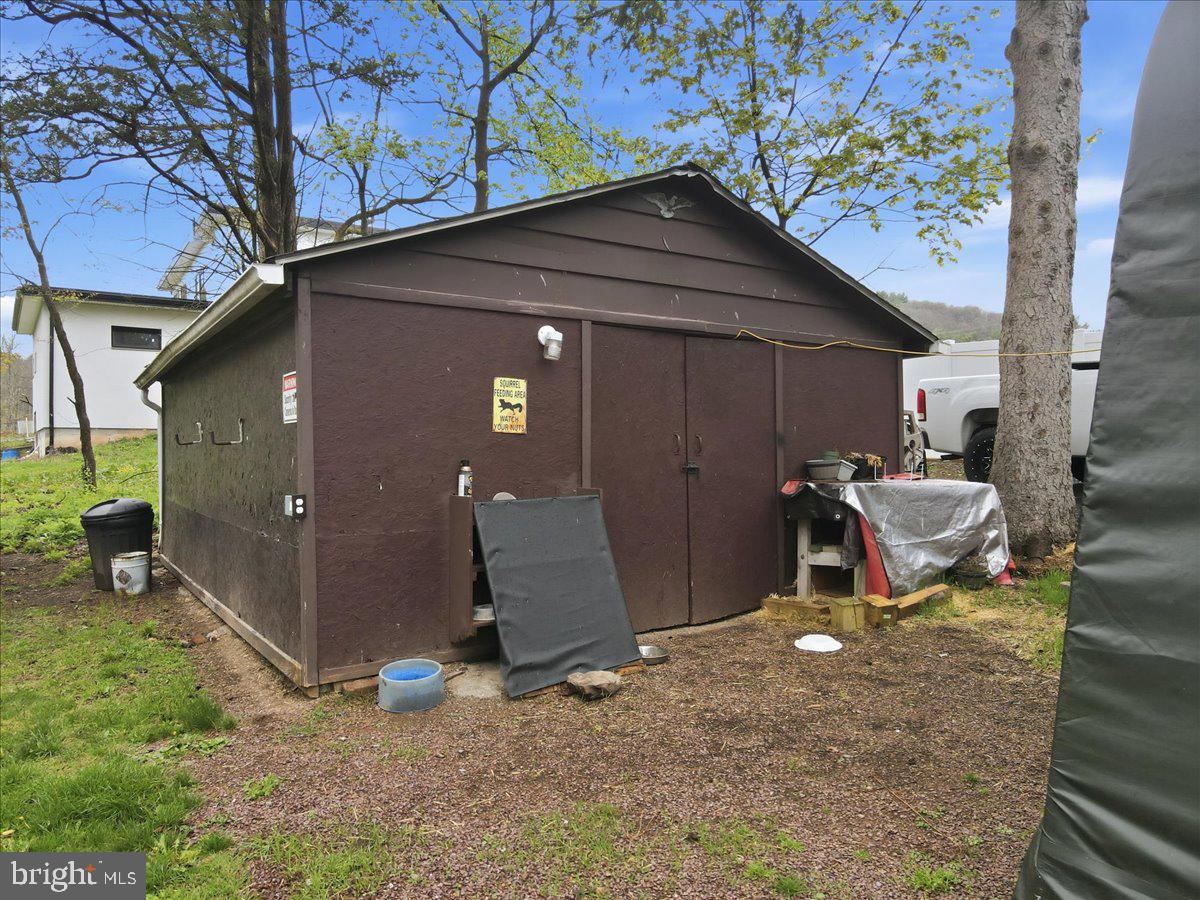 KINGSWOOD LAKE - Residential