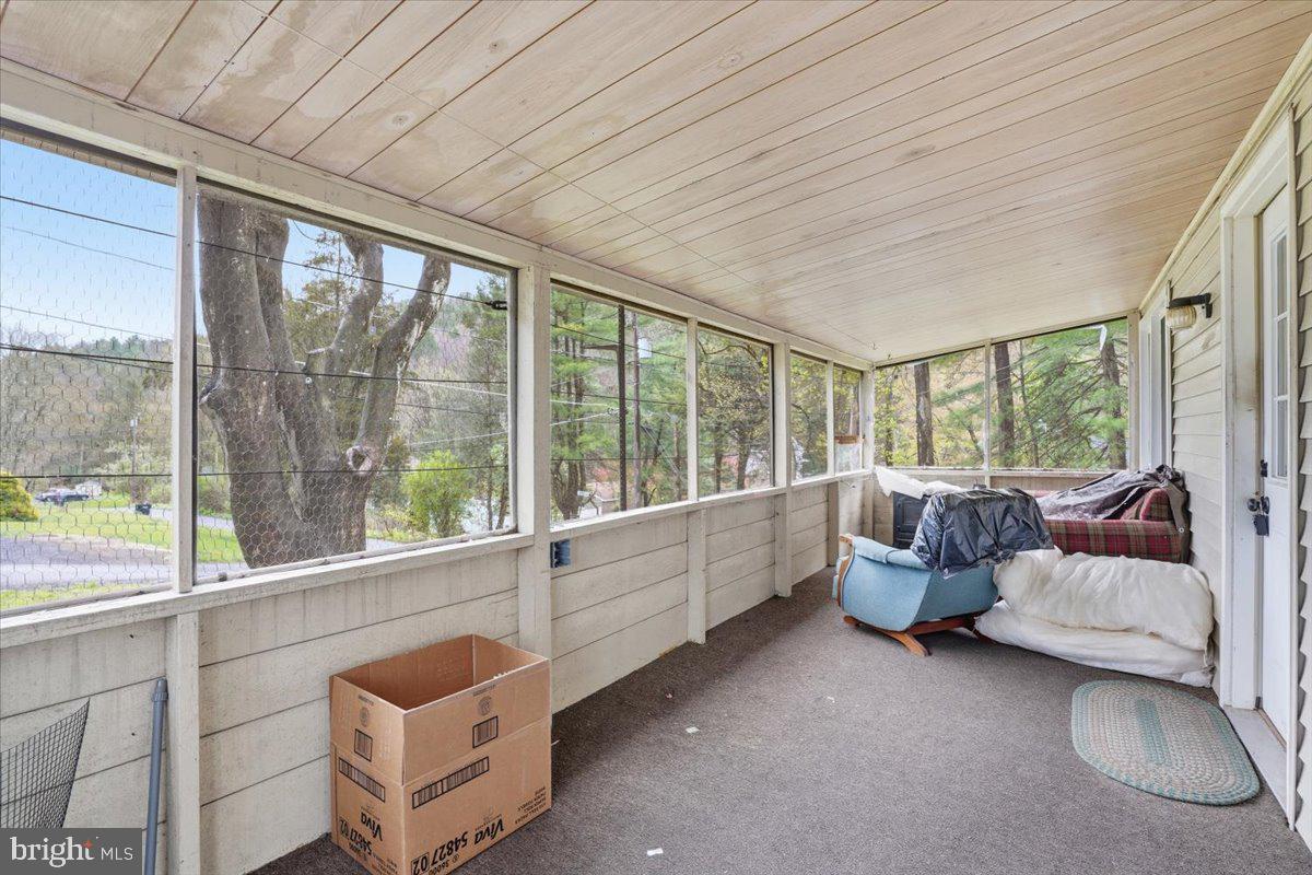 KINGSWOOD LAKE - Residential