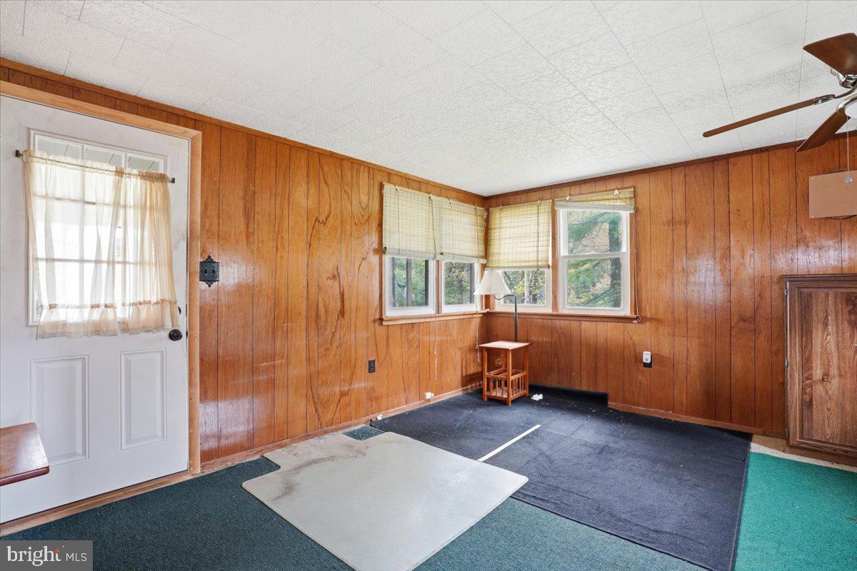KINGSWOOD LAKE - Residential