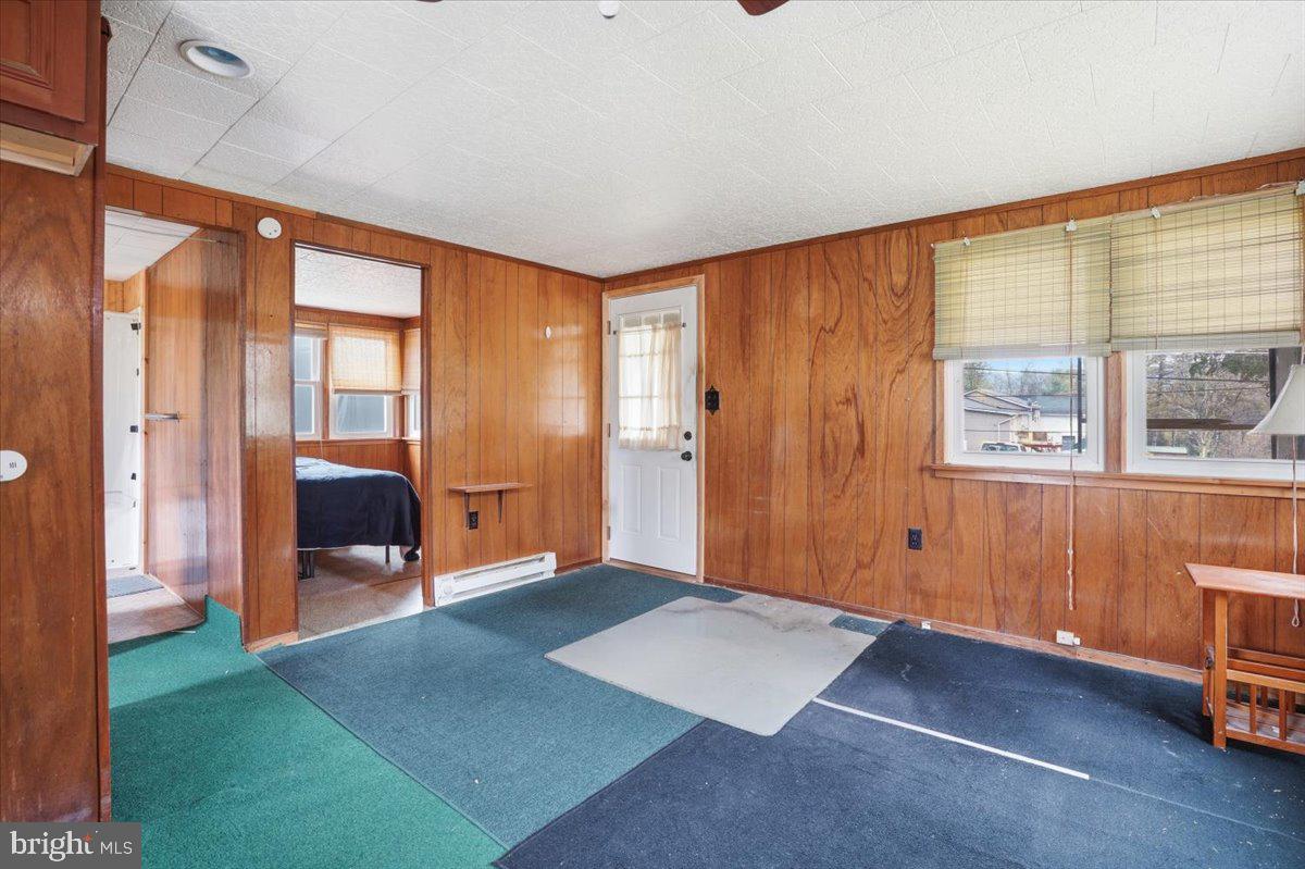 KINGSWOOD LAKE - Residential