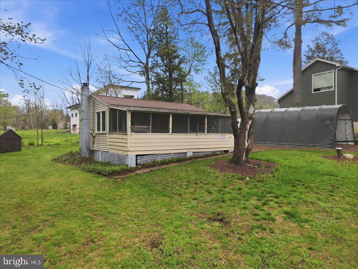 KINGSWOOD LAKE - Residential