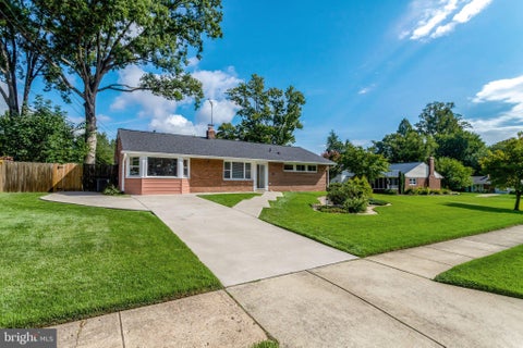 Photo of 7402 Elgar Street, SPRINGFIELD, VA 22151 (MLS # VAFX2333756)