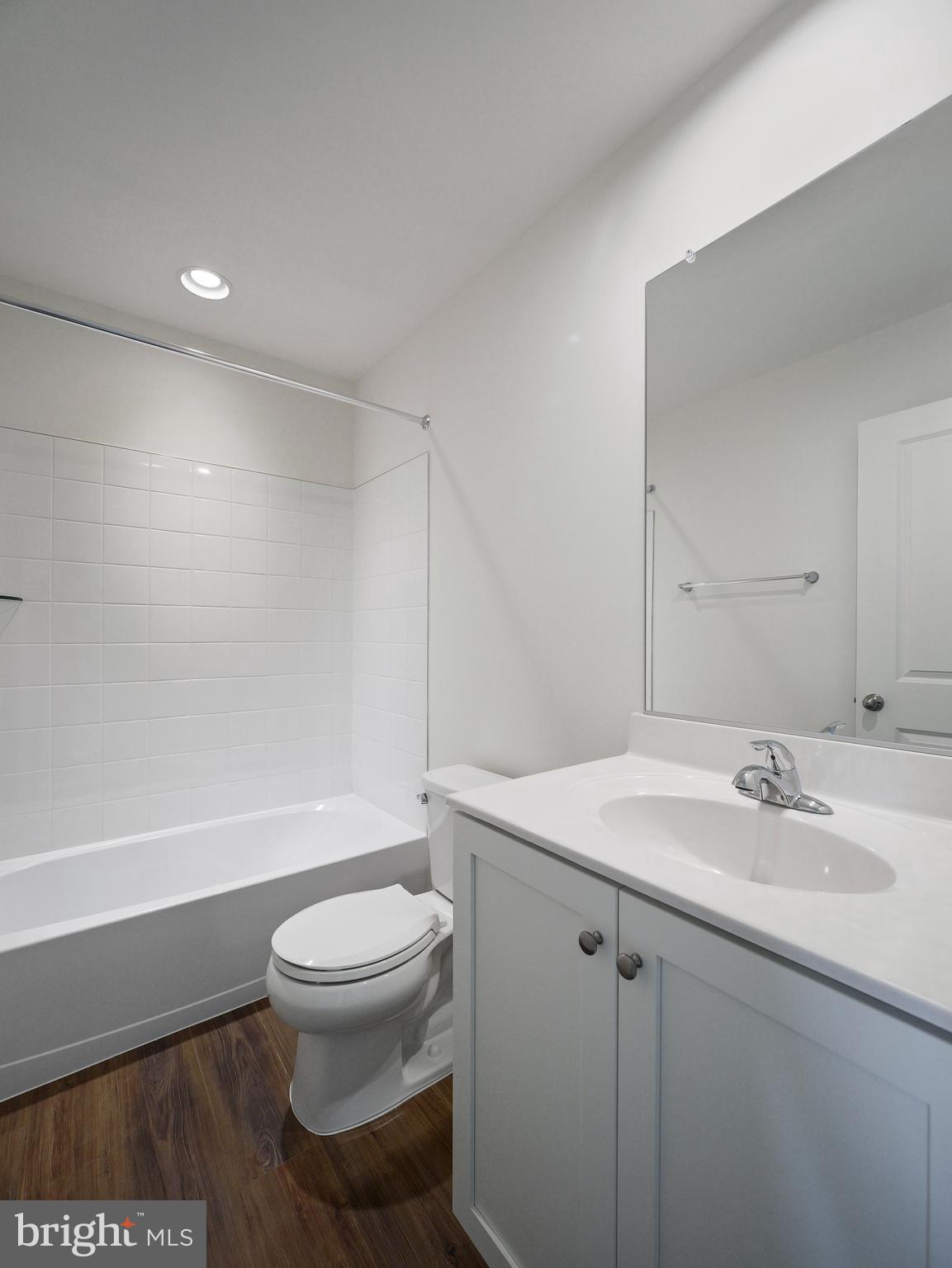 OVERLOOK AT RIVERSIDE TOWNHOMES - Residential Lease