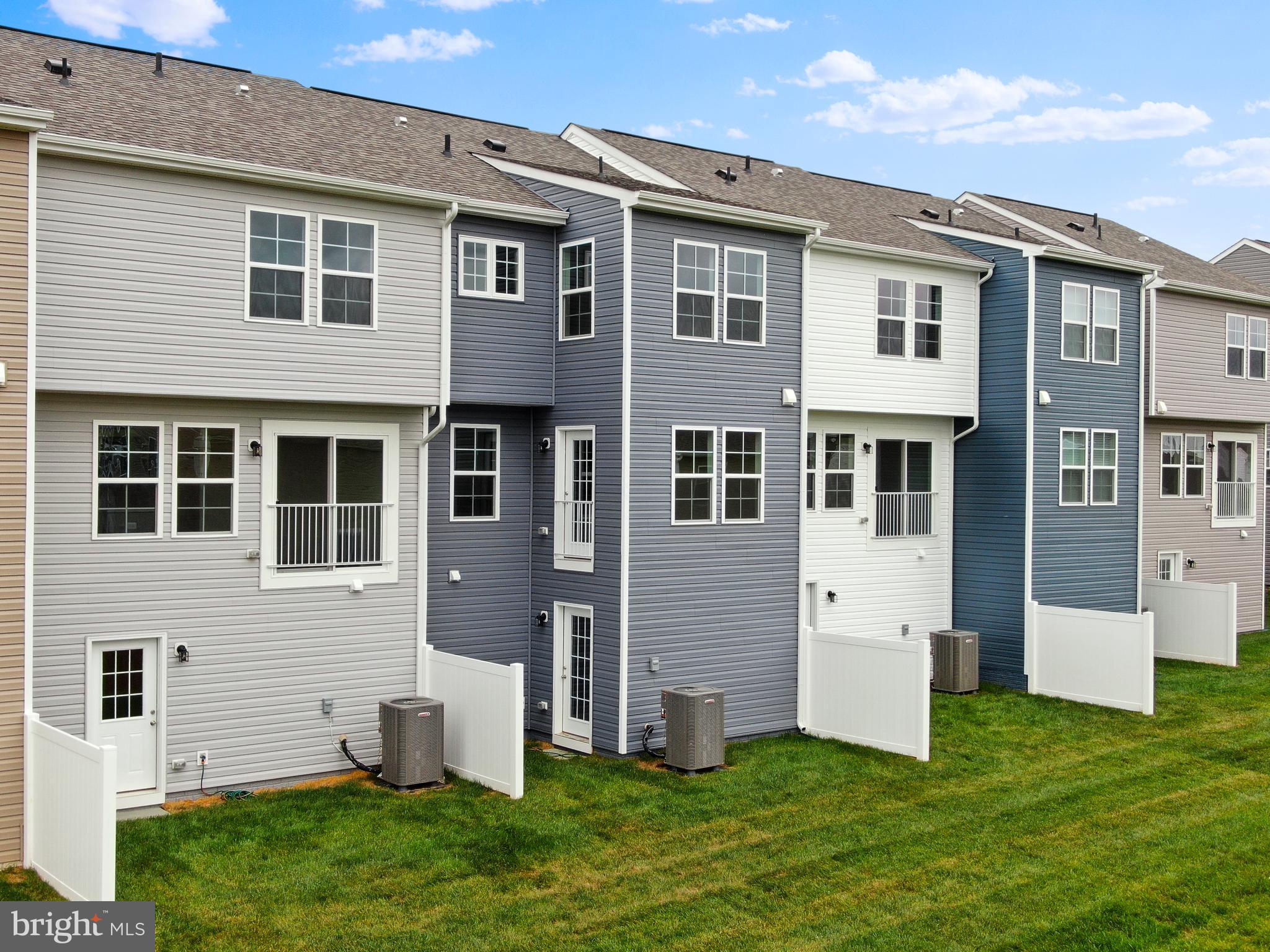 OVERLOOK AT RIVERSIDE TOWNHOMES - Residential Lease