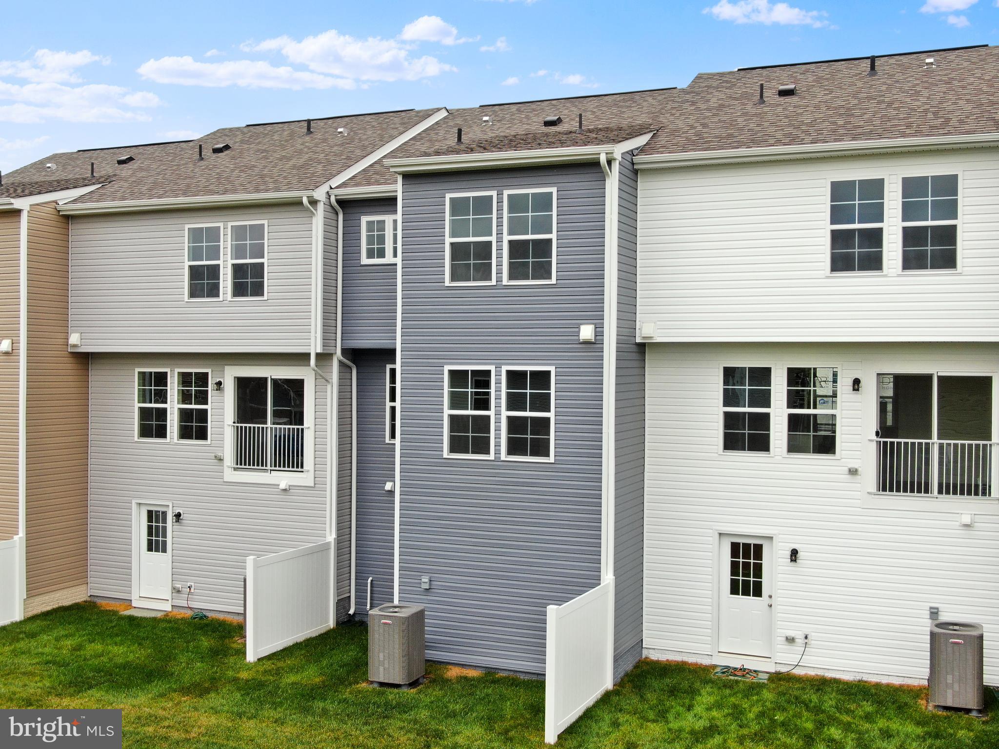 OVERLOOK AT RIVERSIDE TOWNHOMES - Residential Lease