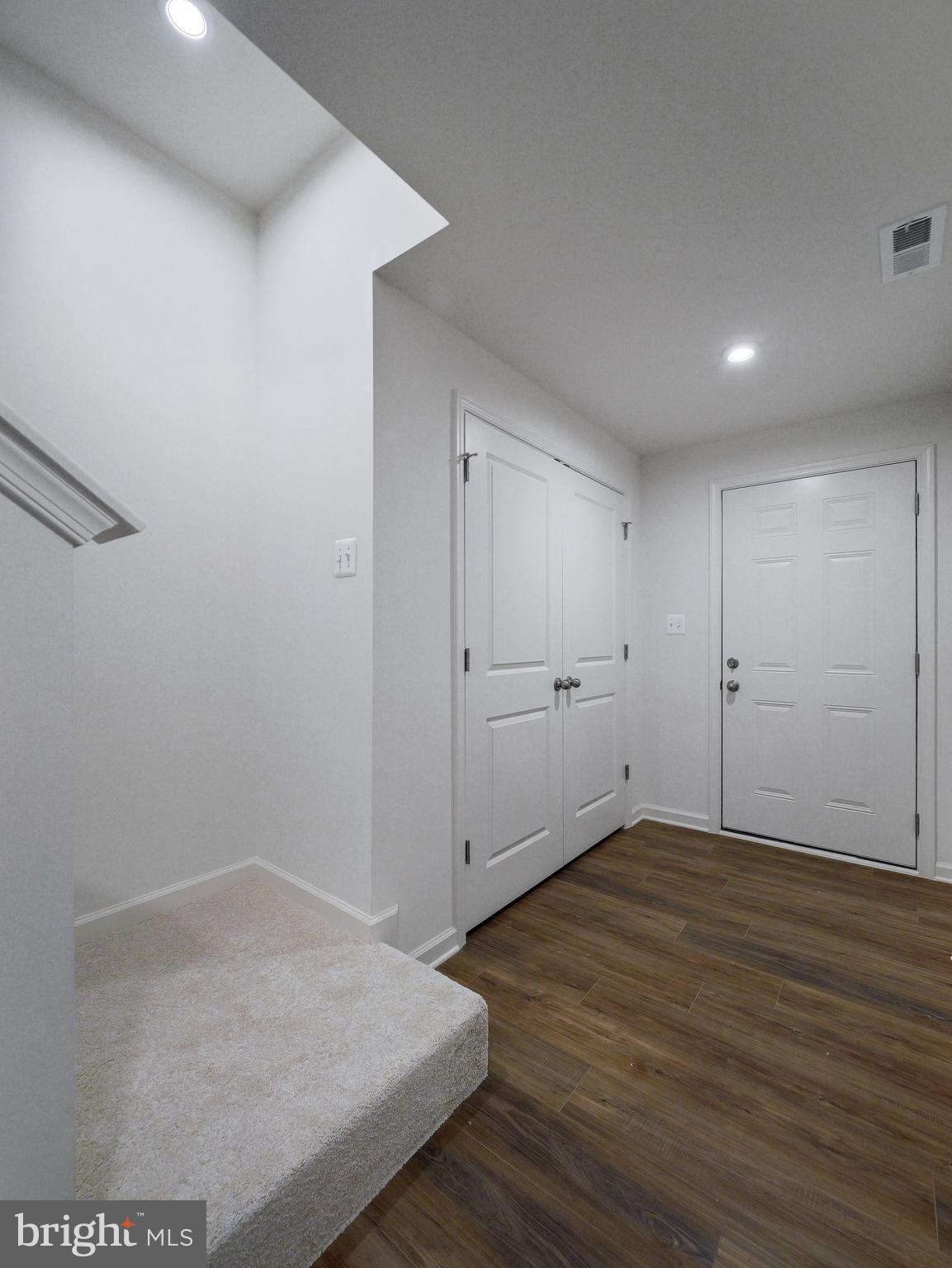 OVERLOOK AT RIVERSIDE TOWNHOMES - Residential Lease