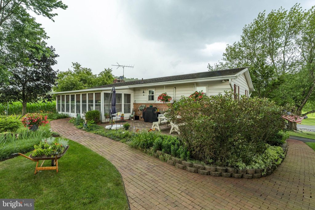 Photo of 1231 Oaklyn Drive, NARVON, PA 17555 (MLS # PALA2073690)