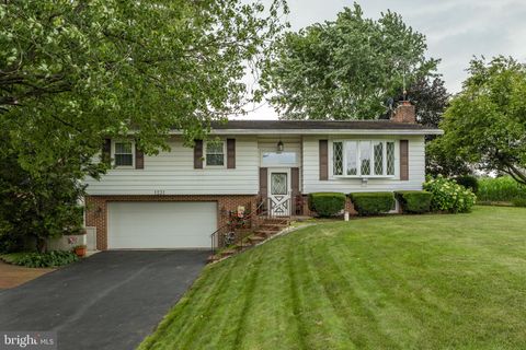 Photo of 1231 Oaklyn Drive, NARVON, PA 17555 (MLS # PALA2073690)