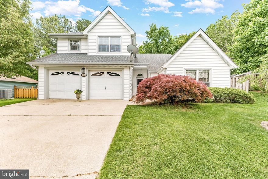 One of the larger models in Cedar Cove.  High ceilings, main level bedroom and bath, New roof, New HVAC, New skylights, New Deck.  Don't miss this one....it won't last!  Walking trails, beach and more!