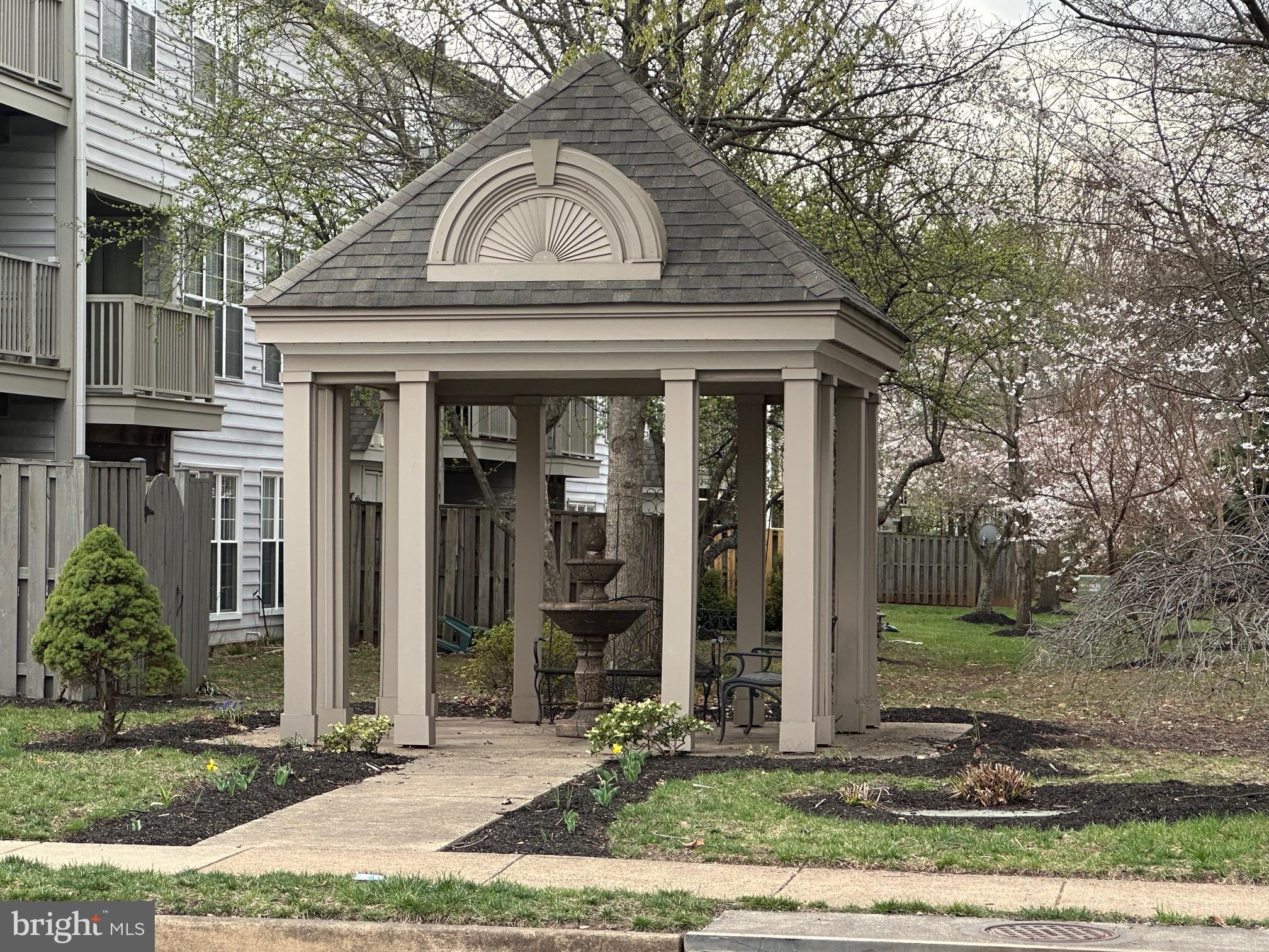 BULL RUN CONDO - Residential