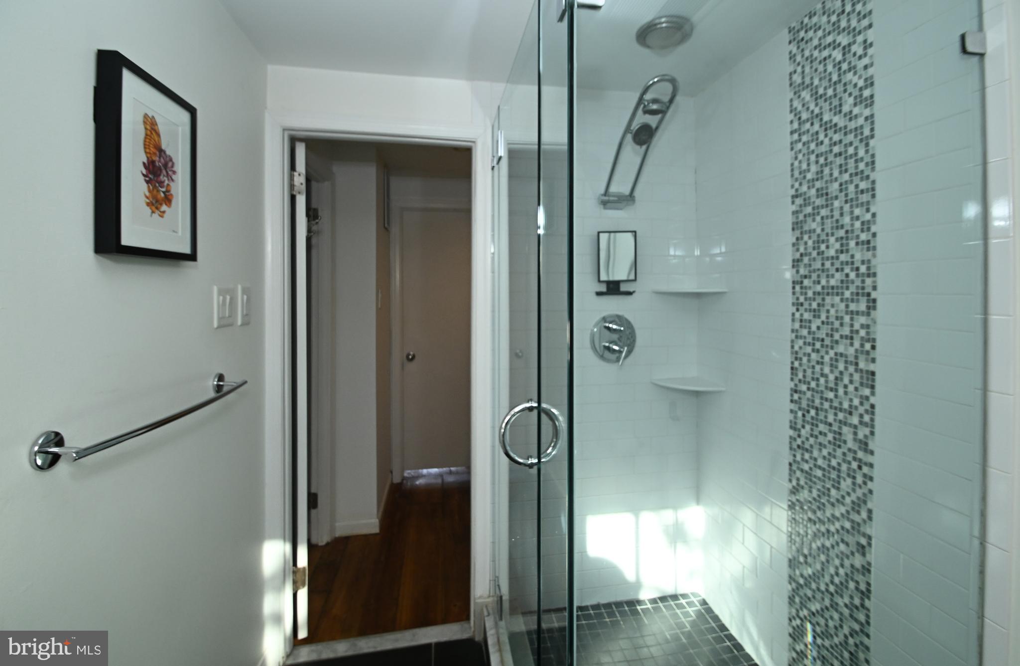 QUEEN VILLAGE - Residential