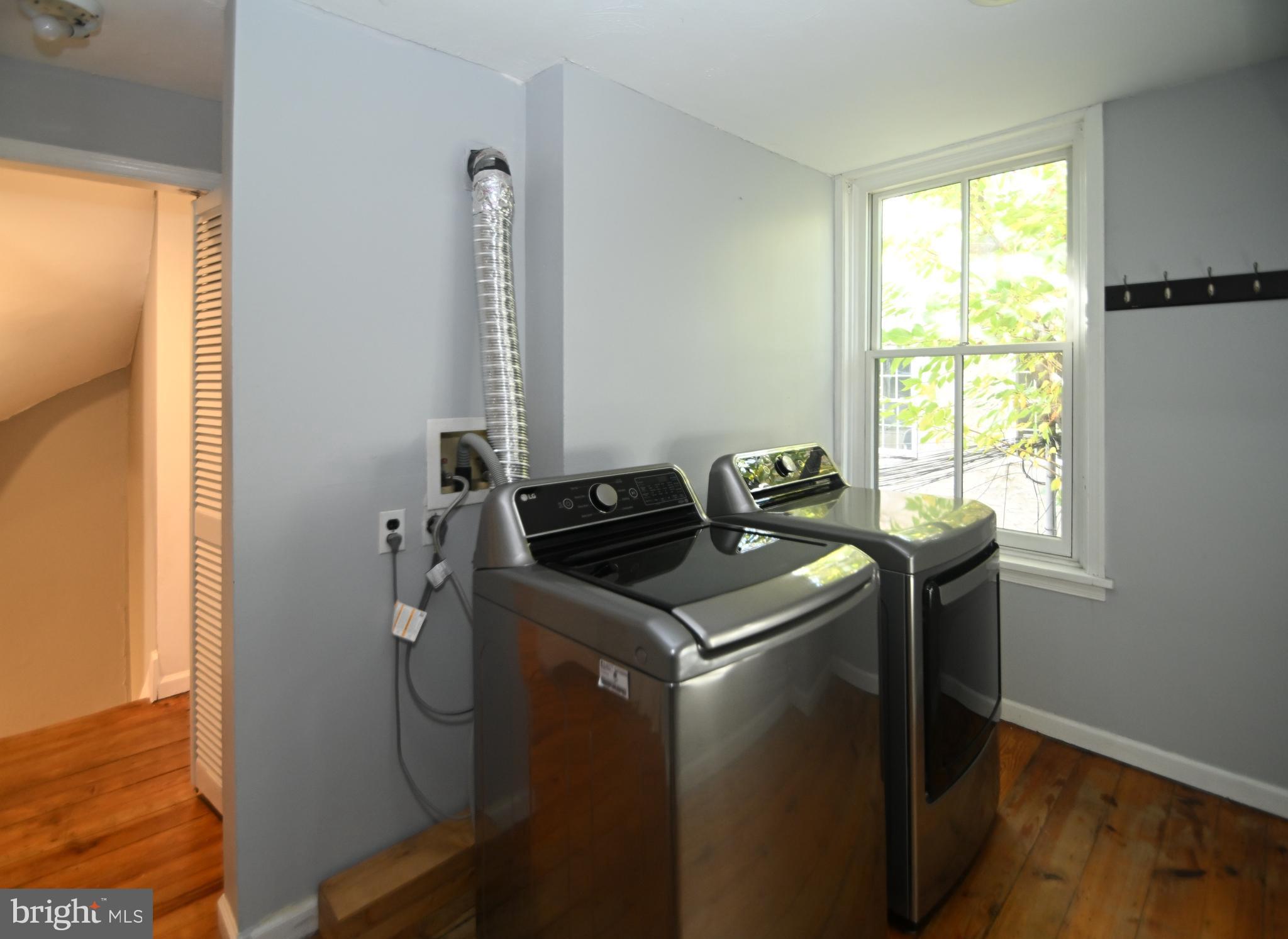 QUEEN VILLAGE - Residential