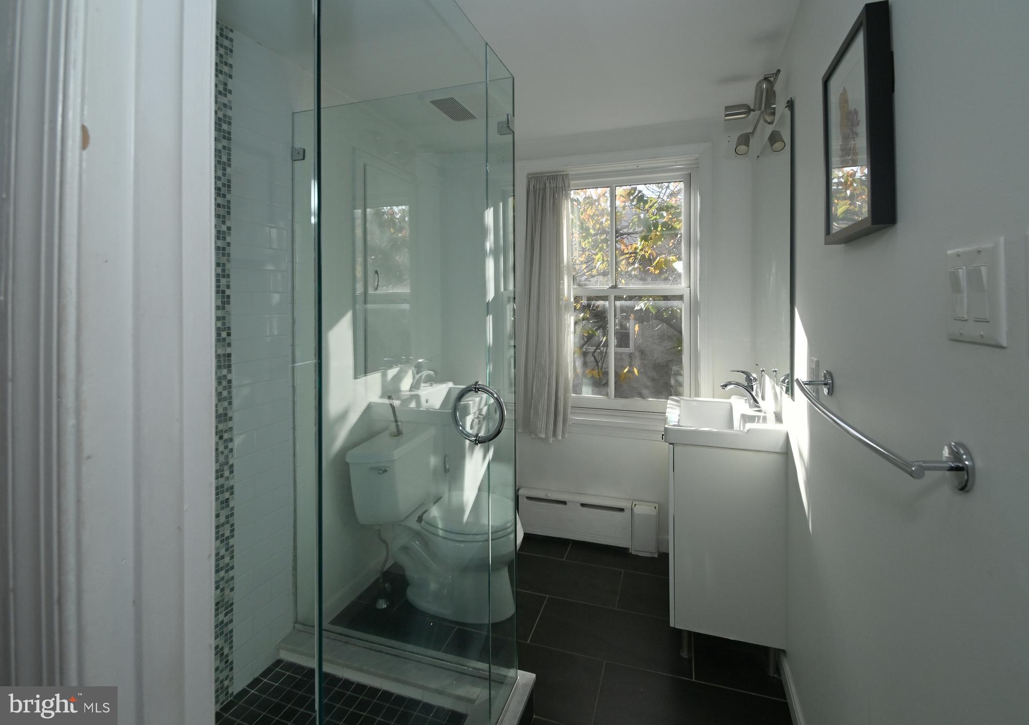 QUEEN VILLAGE - Residential