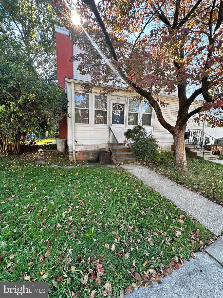 Cute 2 bedroom straight thru on a desirable Fox Chase block. Needs updating and cosmetic work. Perfect starter home or investment. 

Sold in as is condition