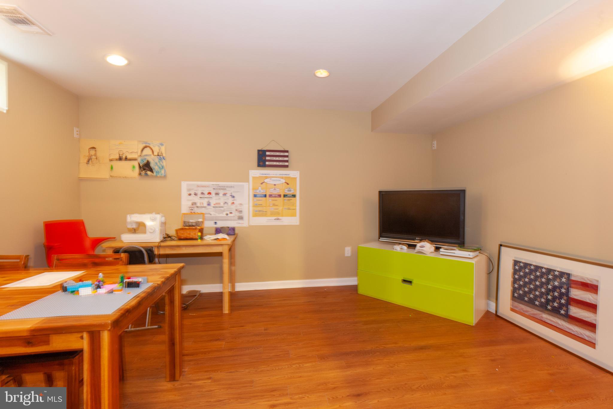 LAUREL HIGHLANDS - Residential Lease