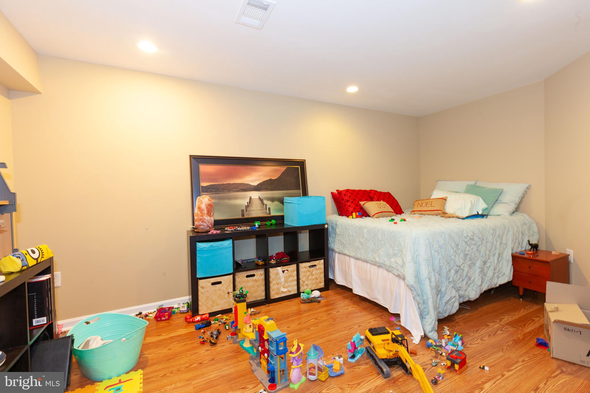 LAUREL HIGHLANDS - Residential Lease