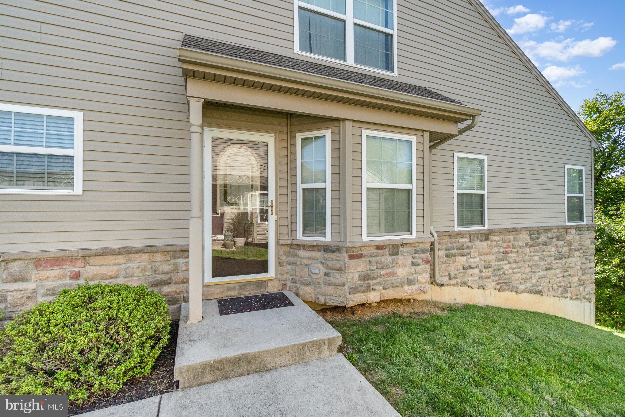 6121 SAWGRASS COURT