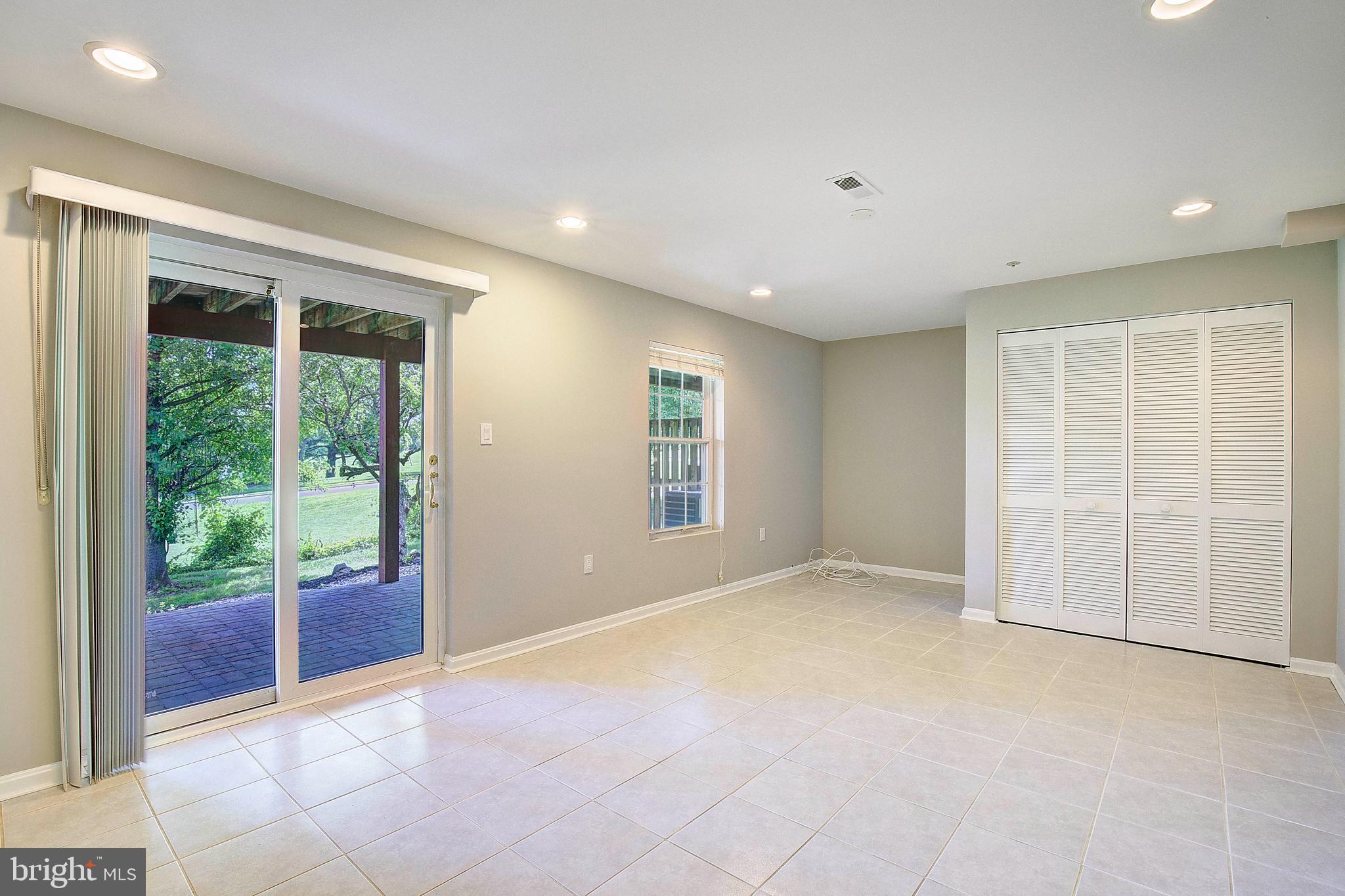 2512 STOW COURT
