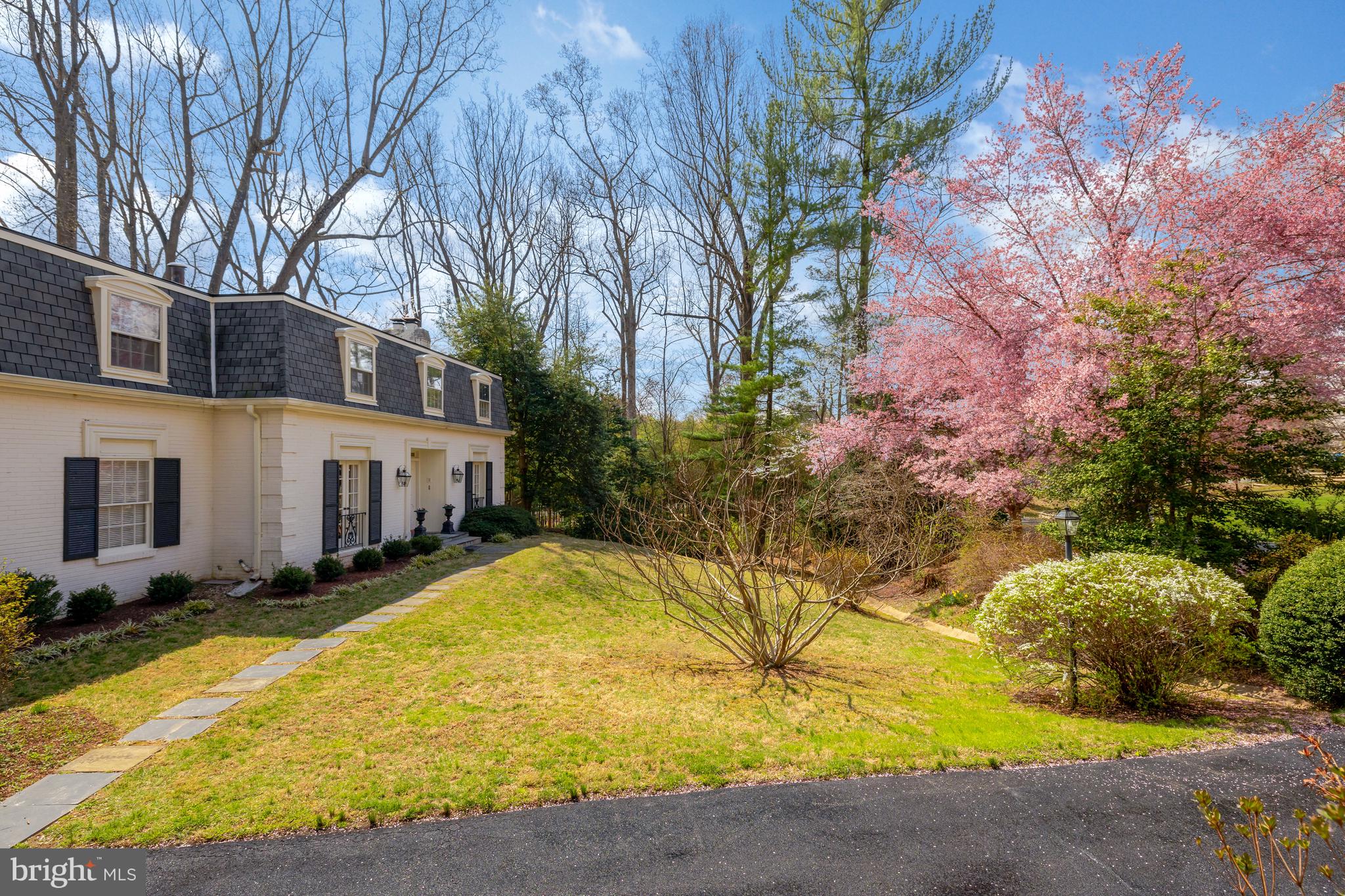 865 MERRIEWOOD LANE