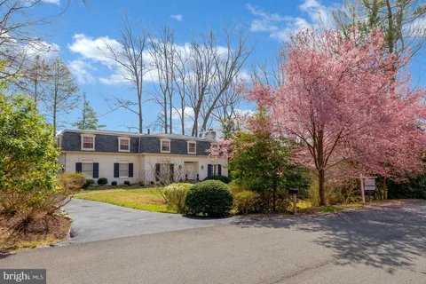 865 Merriewood Lane, McLean, VA MLS: VAFX2226176