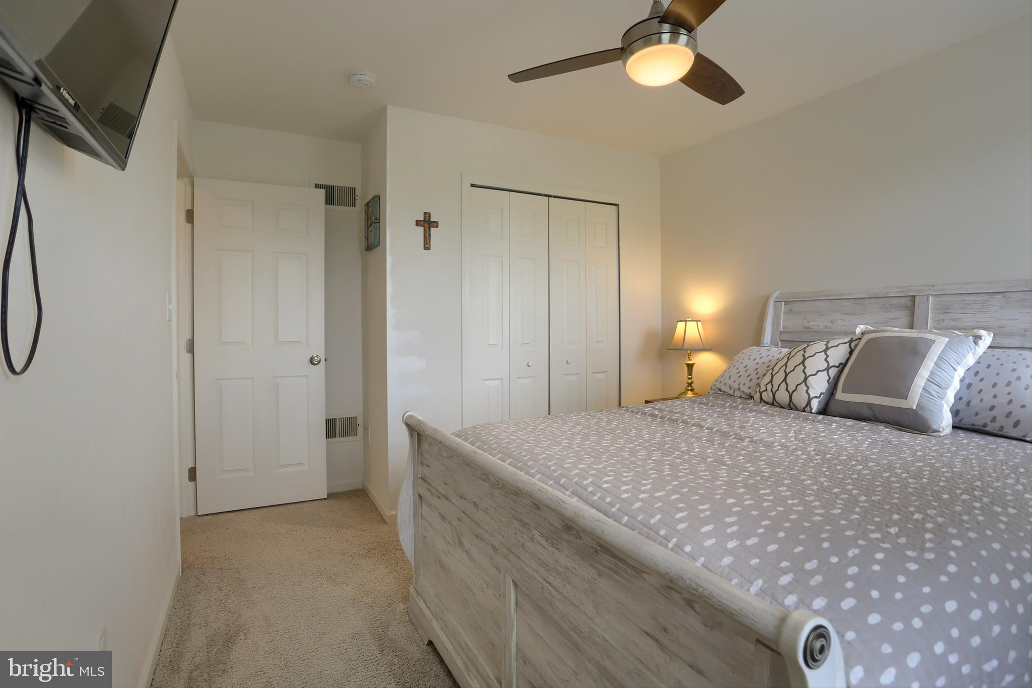 LONDON CROFT - Residential