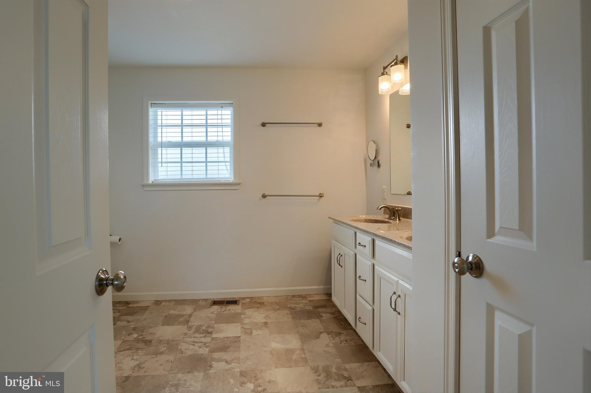 LONDON CROFT - Residential