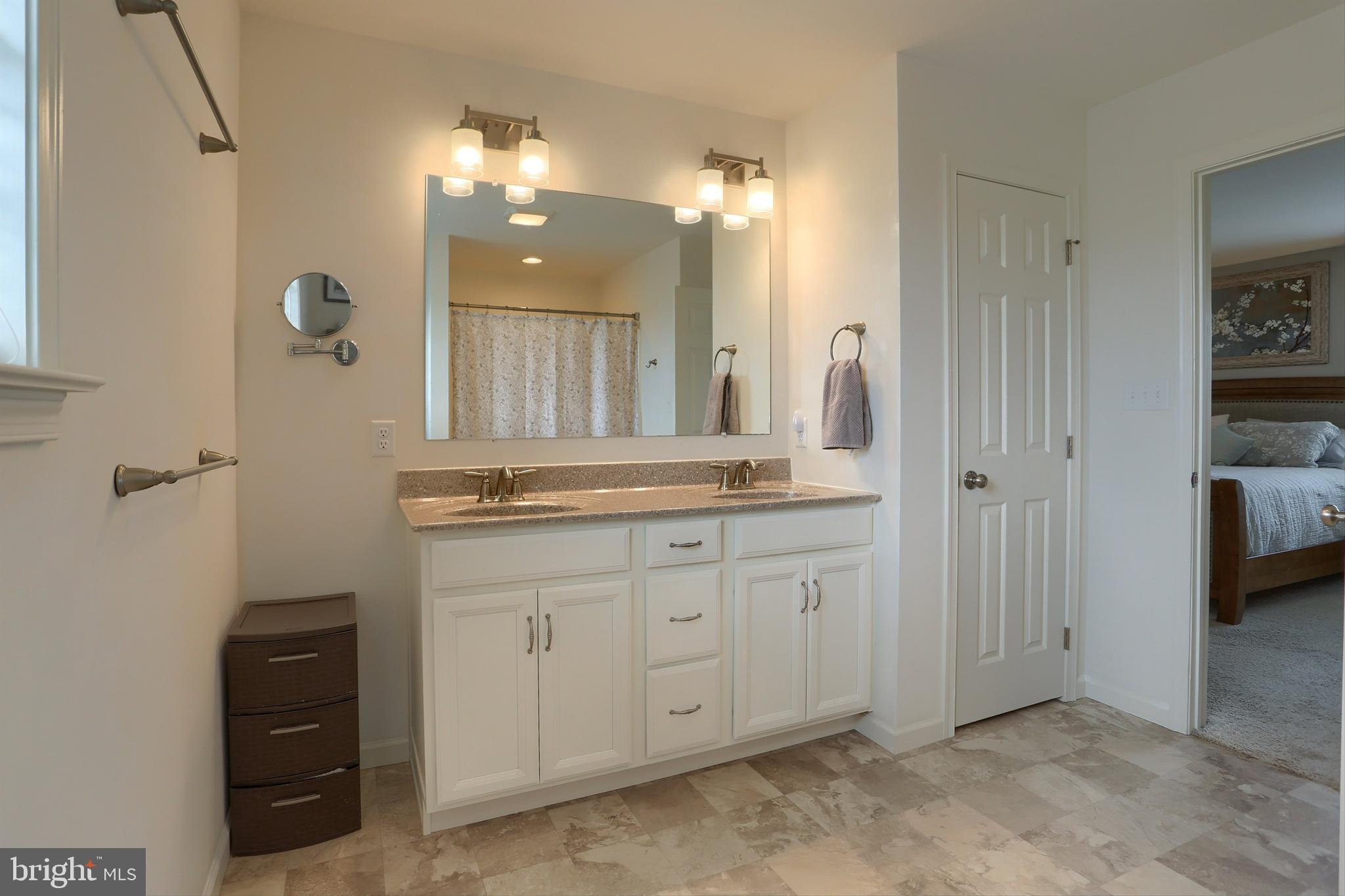 LONDON CROFT - Residential