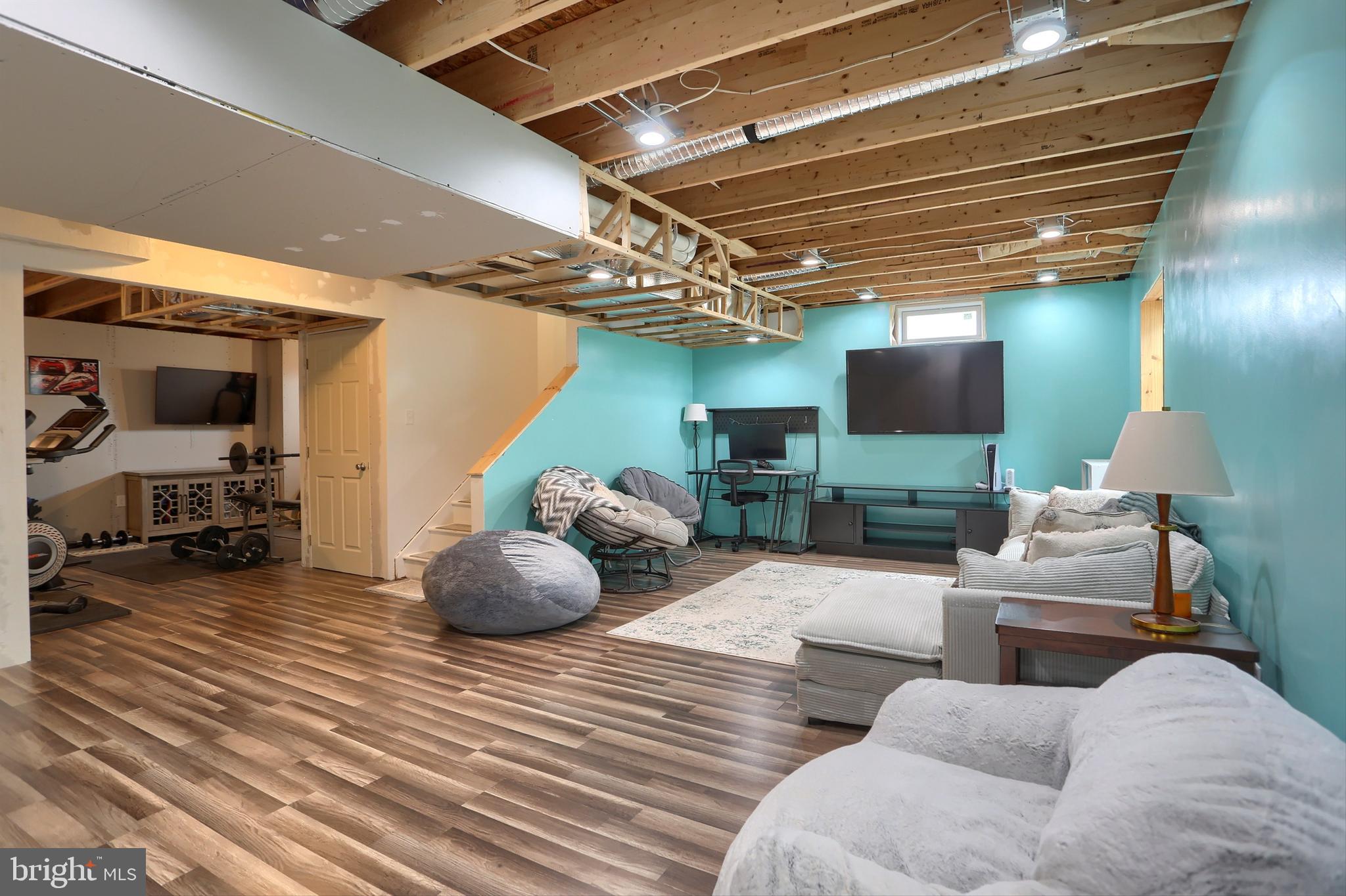 LONDON CROFT - Residential