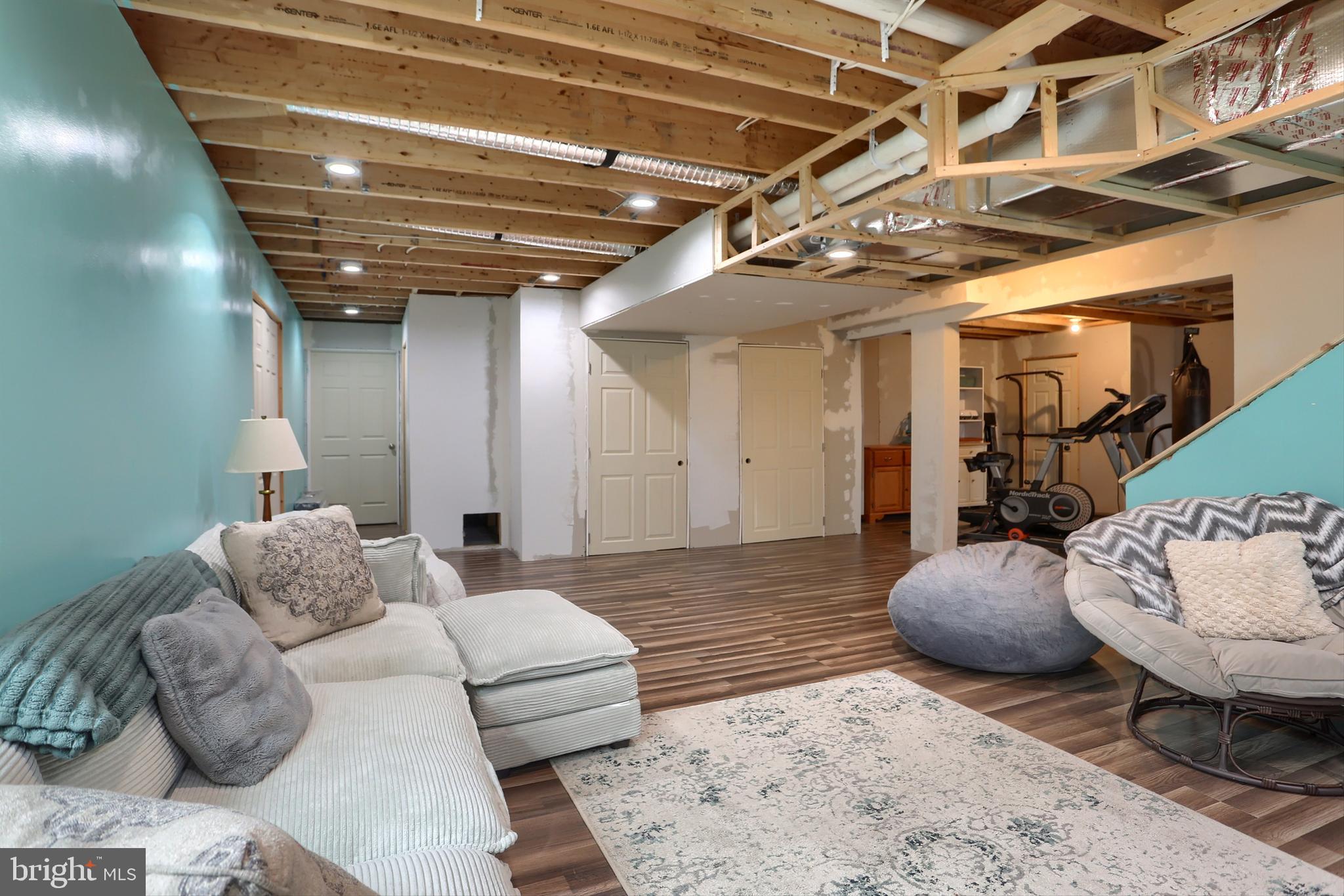 LONDON CROFT - Residential