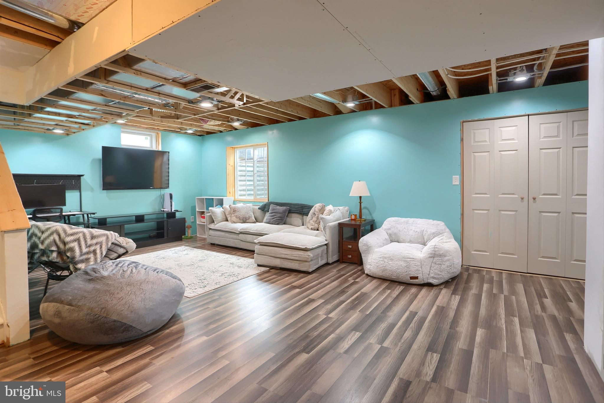 LONDON CROFT - Residential