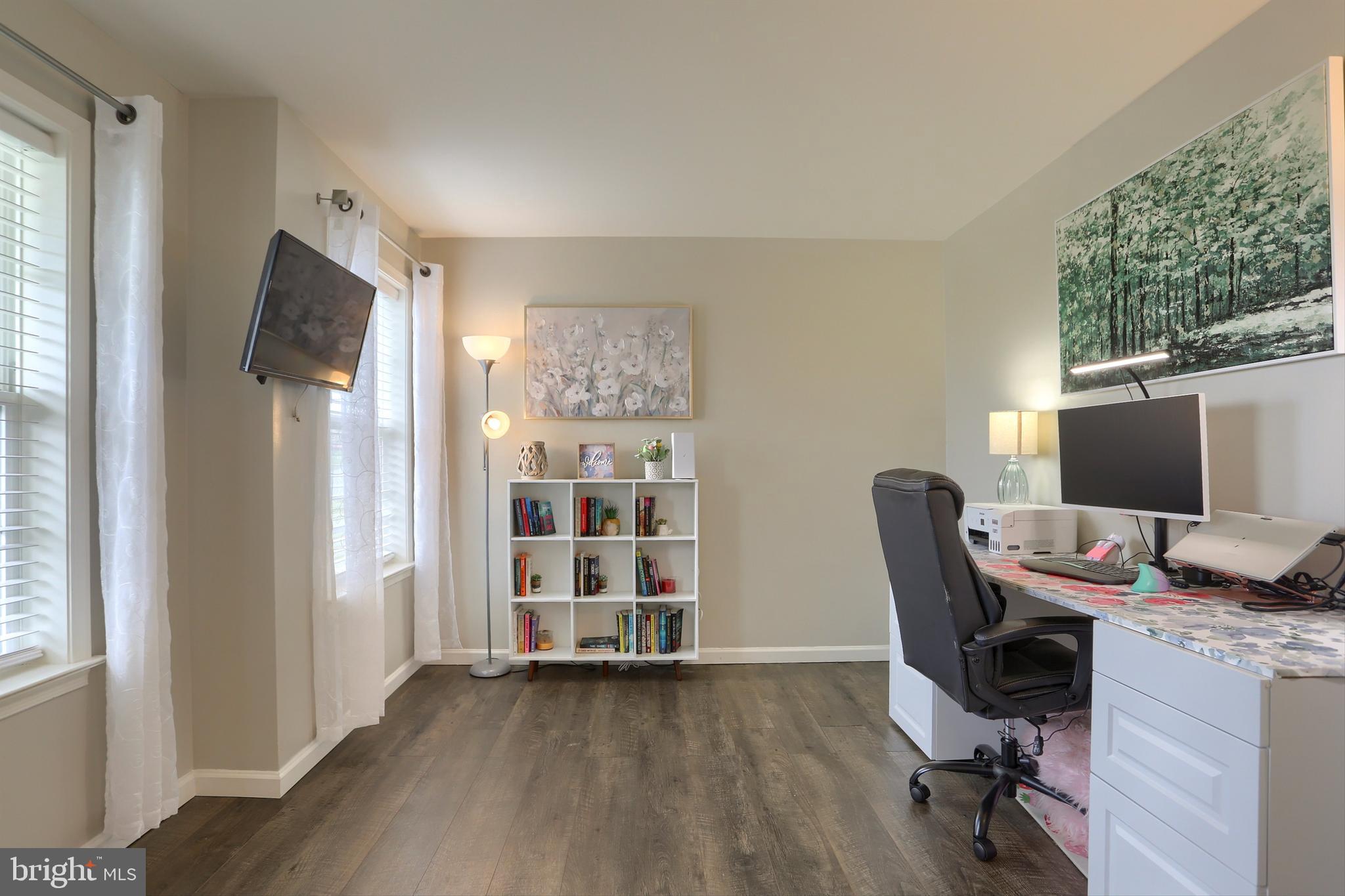 LONDON CROFT - Residential