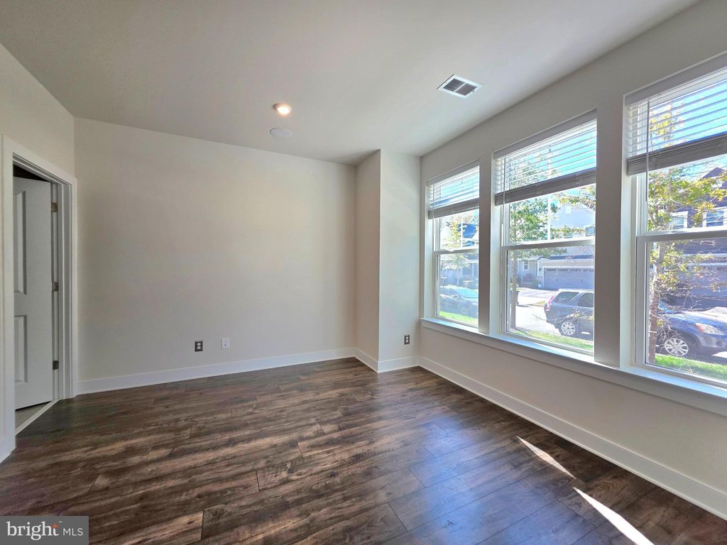 Photo of 1552 Meadowlark Glen Road, DUMFRIES, VA 22026 (MLS # VAPW2106414)