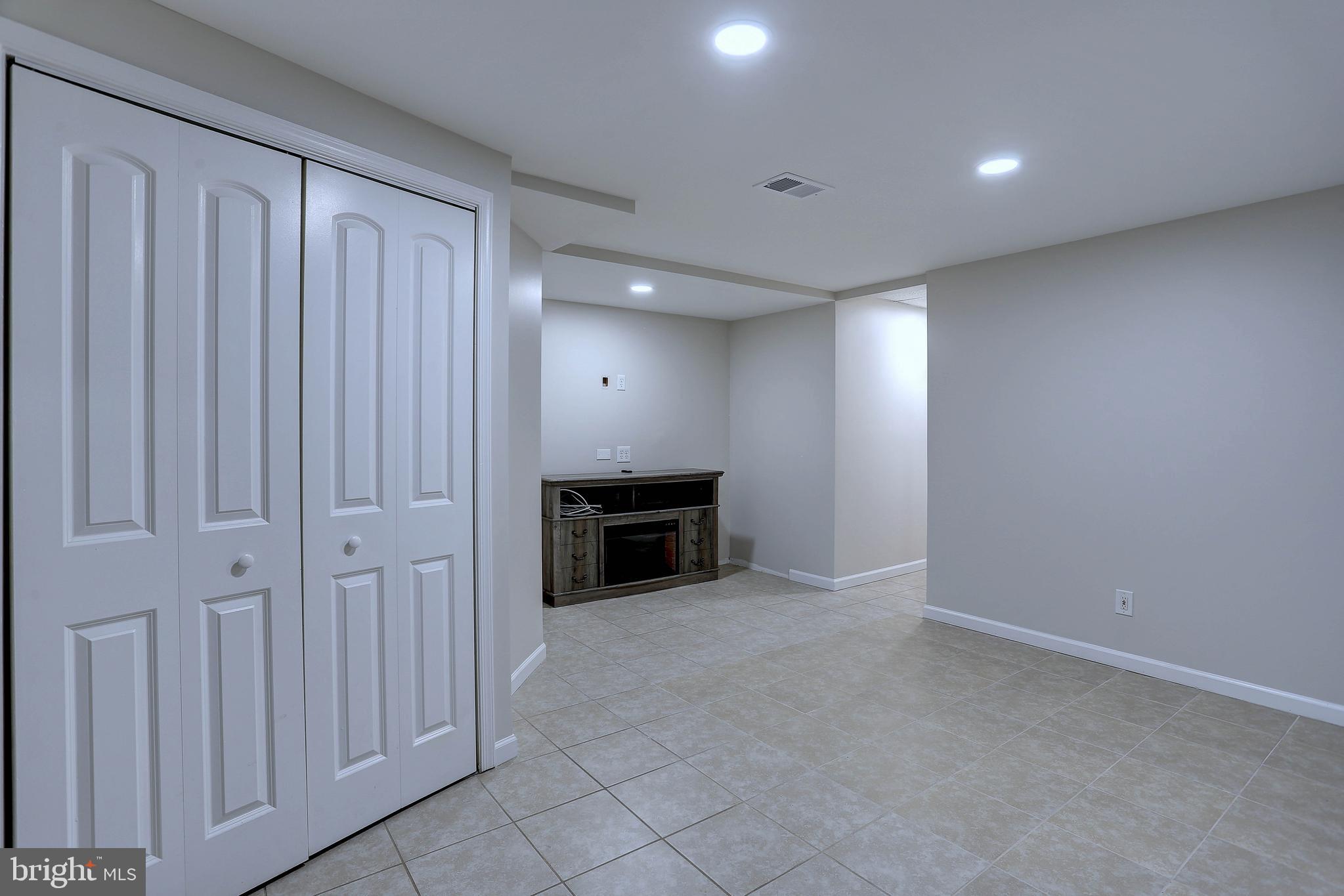 NEW COLONY VILLAGE - Residential